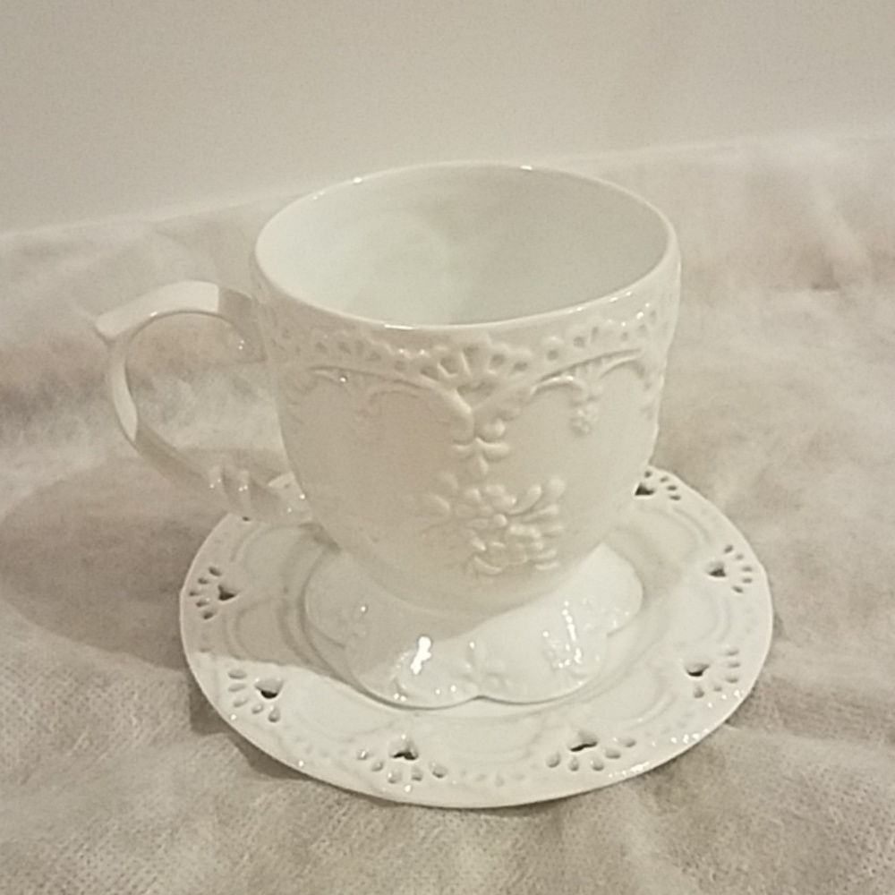 Lil white tea cup and saucer